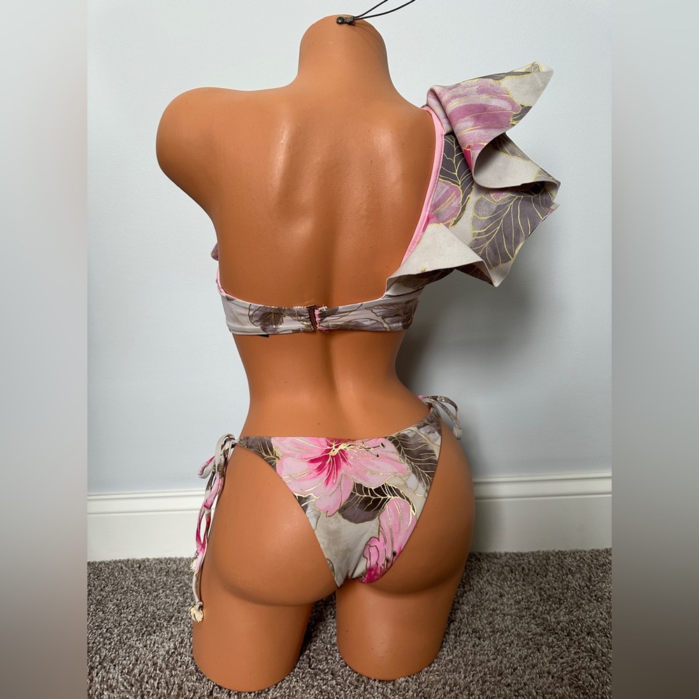 Beach Riot - Ines Top in Golden Hibiscus - Picture 3 of 3